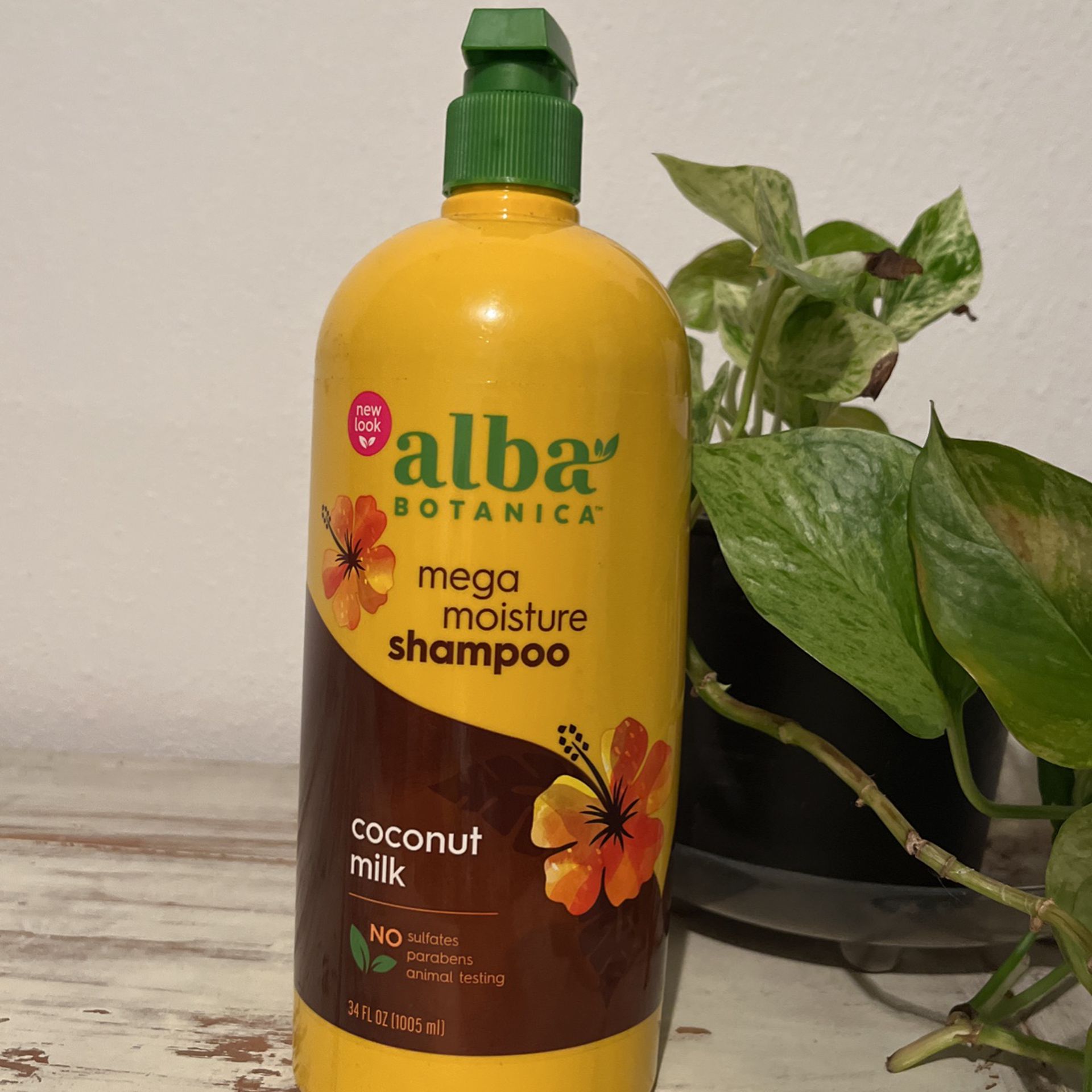 Alba Botánica Shampoo