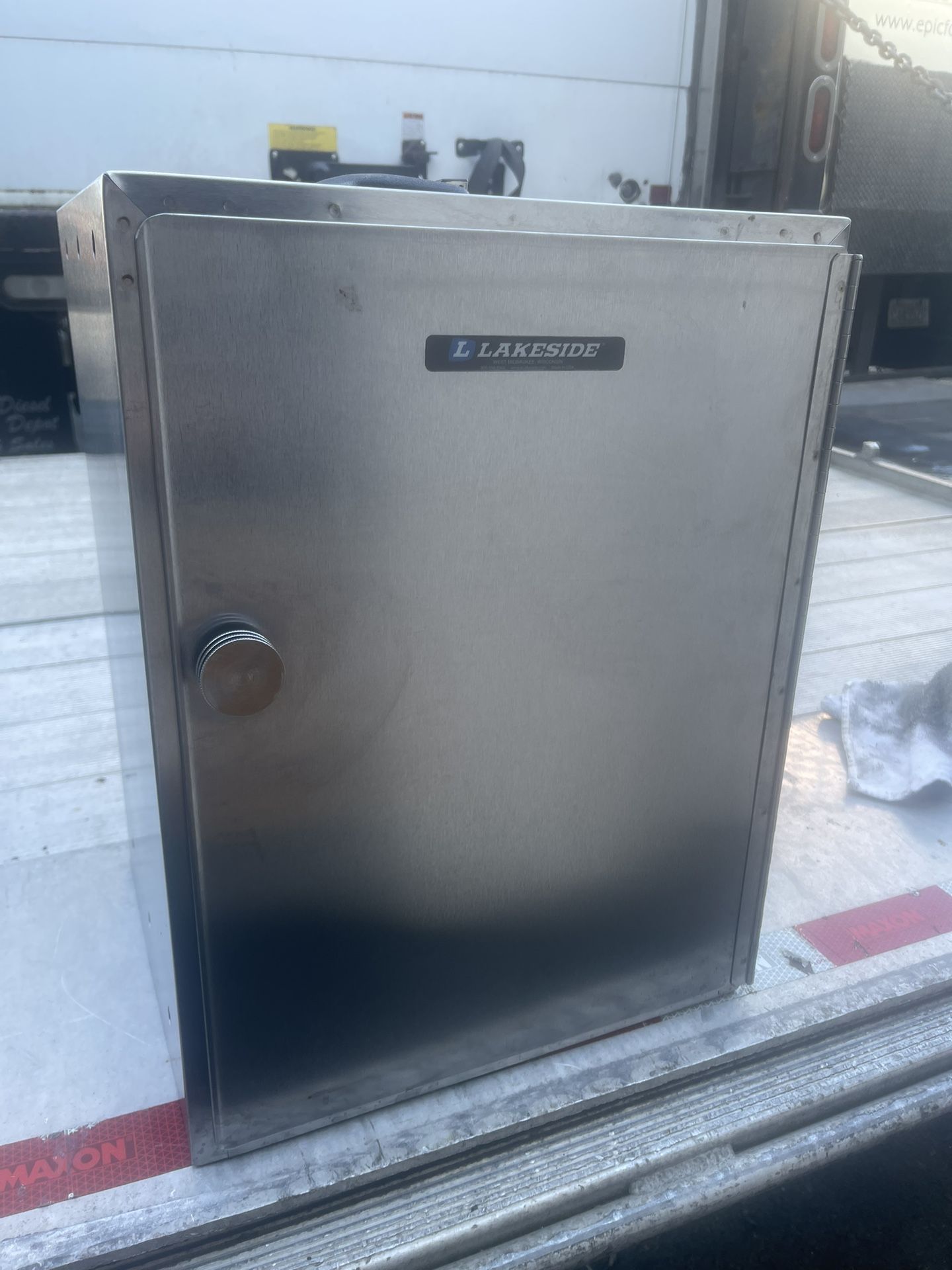 Lakeside 112 Stainless Steel Three Shelf Food Carri Box Solid Fuel