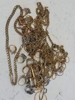 Buying All Gold Jewelry, Chains, Necklaces, Rings, Bracelets - 10k 14k 18k 22k 24k