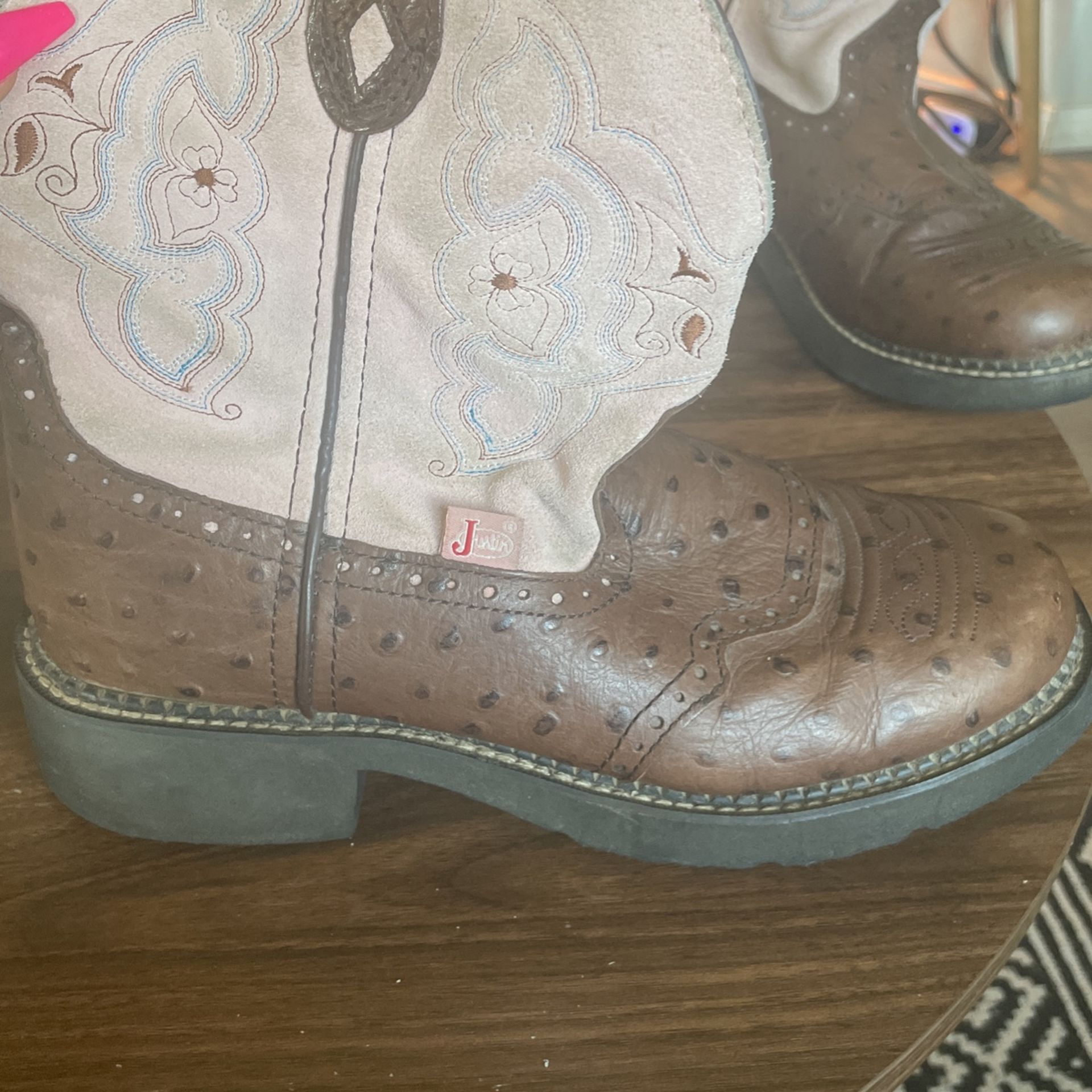 Woman’s Justin Boots Pink
