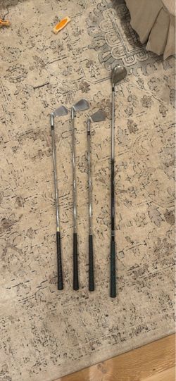 Set of 4 Golf Clubs Irons