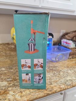 Manual juicer