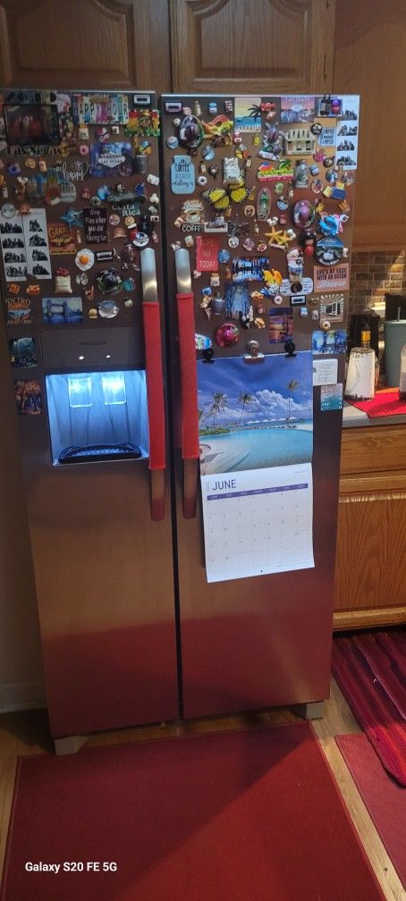 2 Year Old Frigidaire Refrigerator..Please READ FIRST!