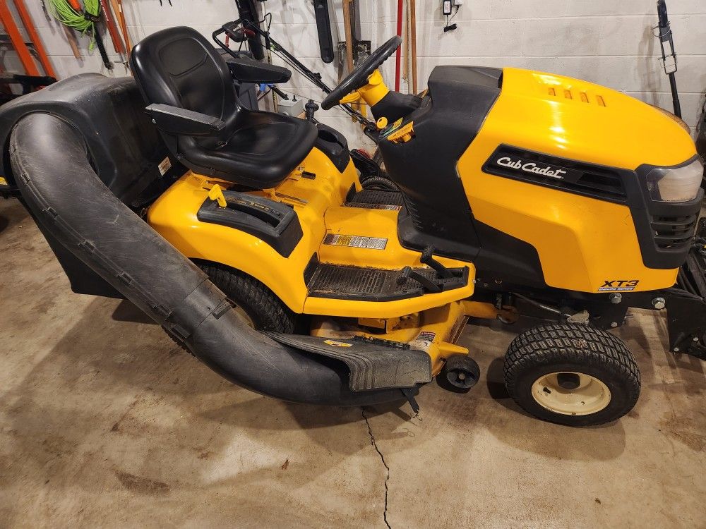 Cub Cadet Lawn Tractor 25hp With Loader