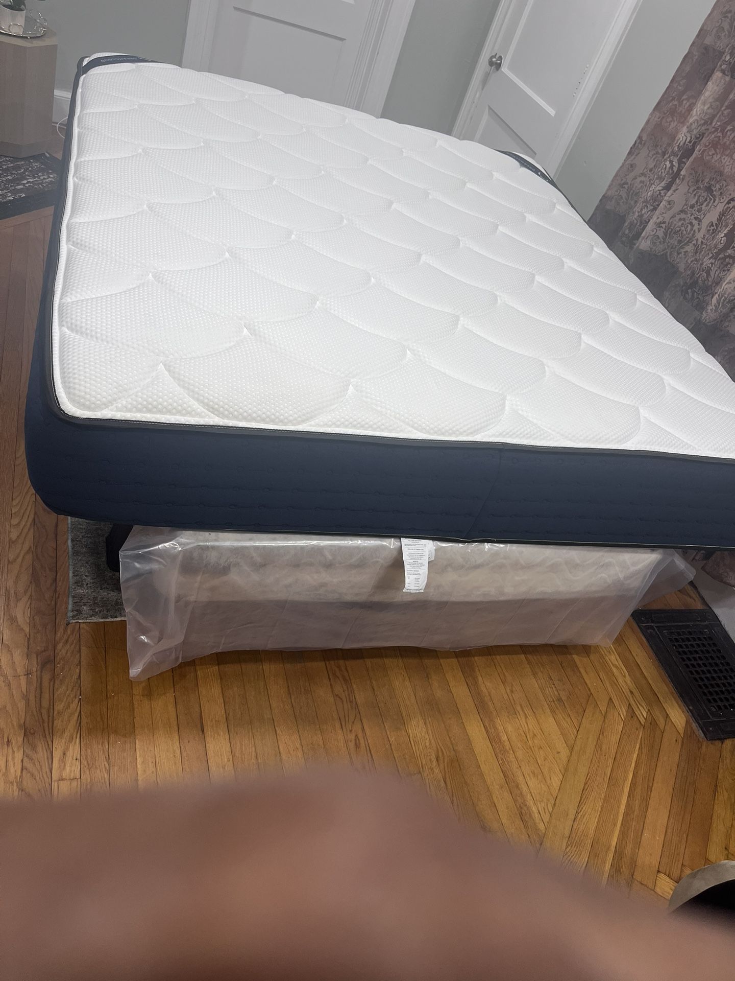 DreamCloud Memory Foam Mattress, King, Like New, Perfect Condition