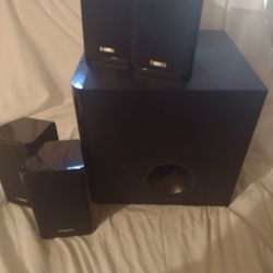 Yamaha Ns-sw40 120 V 45w Powered Subwoofer SystemAnd Four (4) NS B40 Speakers