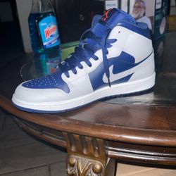 Air Jordan Mid 1