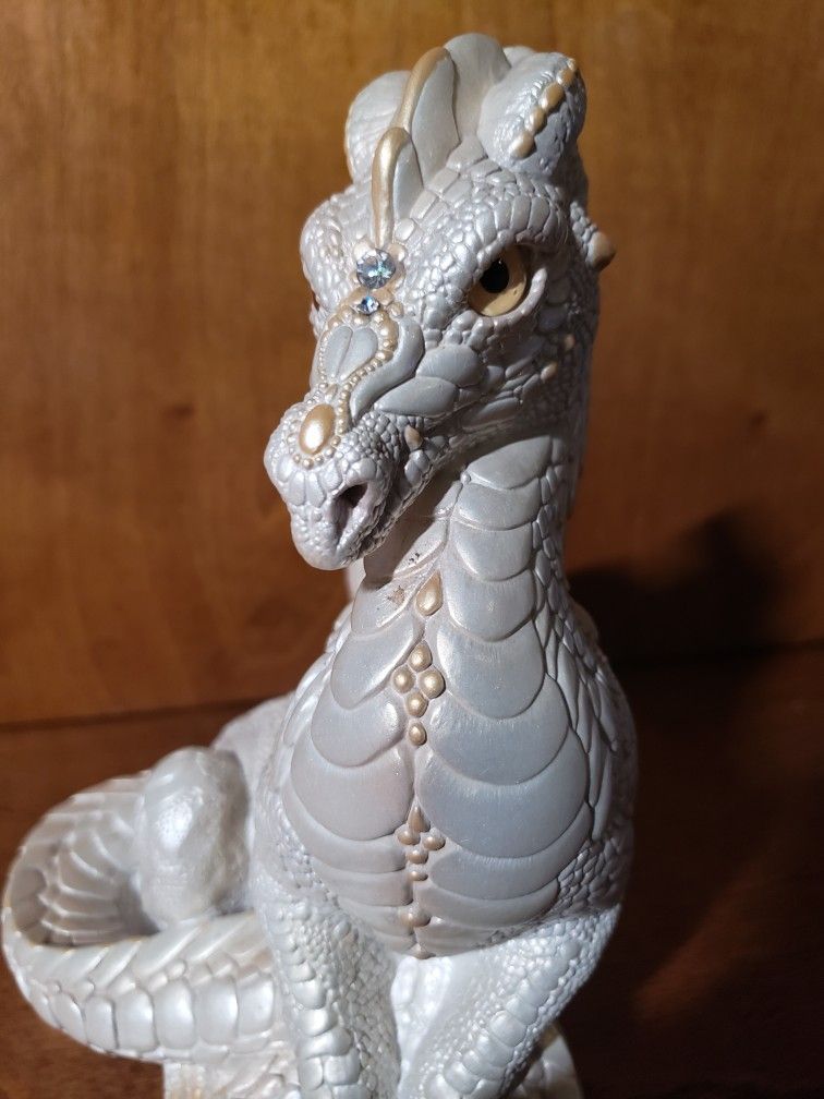 Windstone Editions Male Dragon Pearl White Gold Eyes 1986 Pena Statue 9".