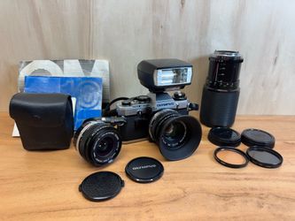 Pristine Olympus OM10 35mm SLR Camera Bundle