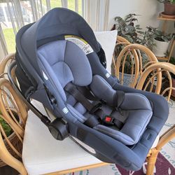 Nuna pipa Infant Car seat and Base