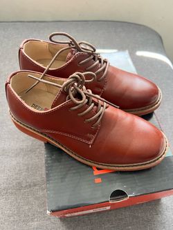 Kids brown dress shoe size 13.5