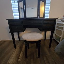 Vanity Desk With Mirror And Stool