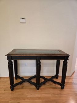 Credenza / table