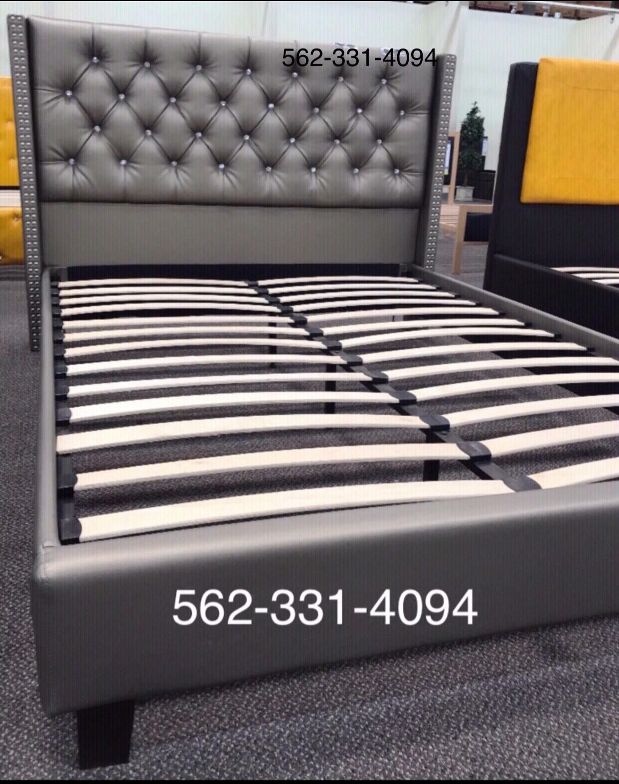 Queen gray tufted bed whit mattress included