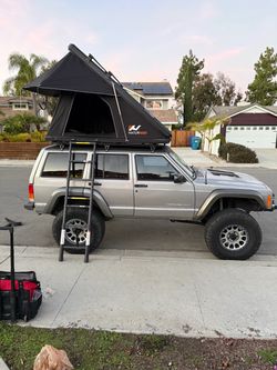 Hard Shell Rooftop Tent