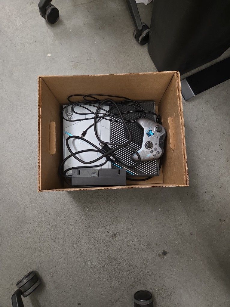 Xbox One (Halo 5 Guardians Special Edition)
