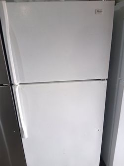 Whirlpool top and bottom apartment size fridge fully functional