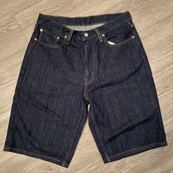 Size 32 Levi Jorts