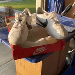 Nike. Wmns Classic Cortez Leather. 