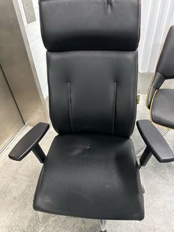 Set of 2 Global Furniture Modern Swivel Dining Chairs – Black & Gold