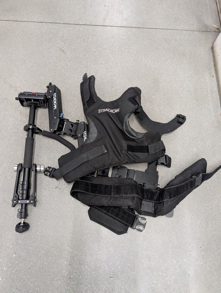 Steadicam And Monopod With Vest And Bag Included!!!