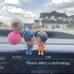 Brand New Cute Couple Action Figurines with Balloons Ornaments Decoration