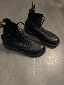 Dr Martens Size 9 Women’s 