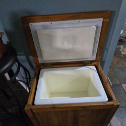 Ice chest table
