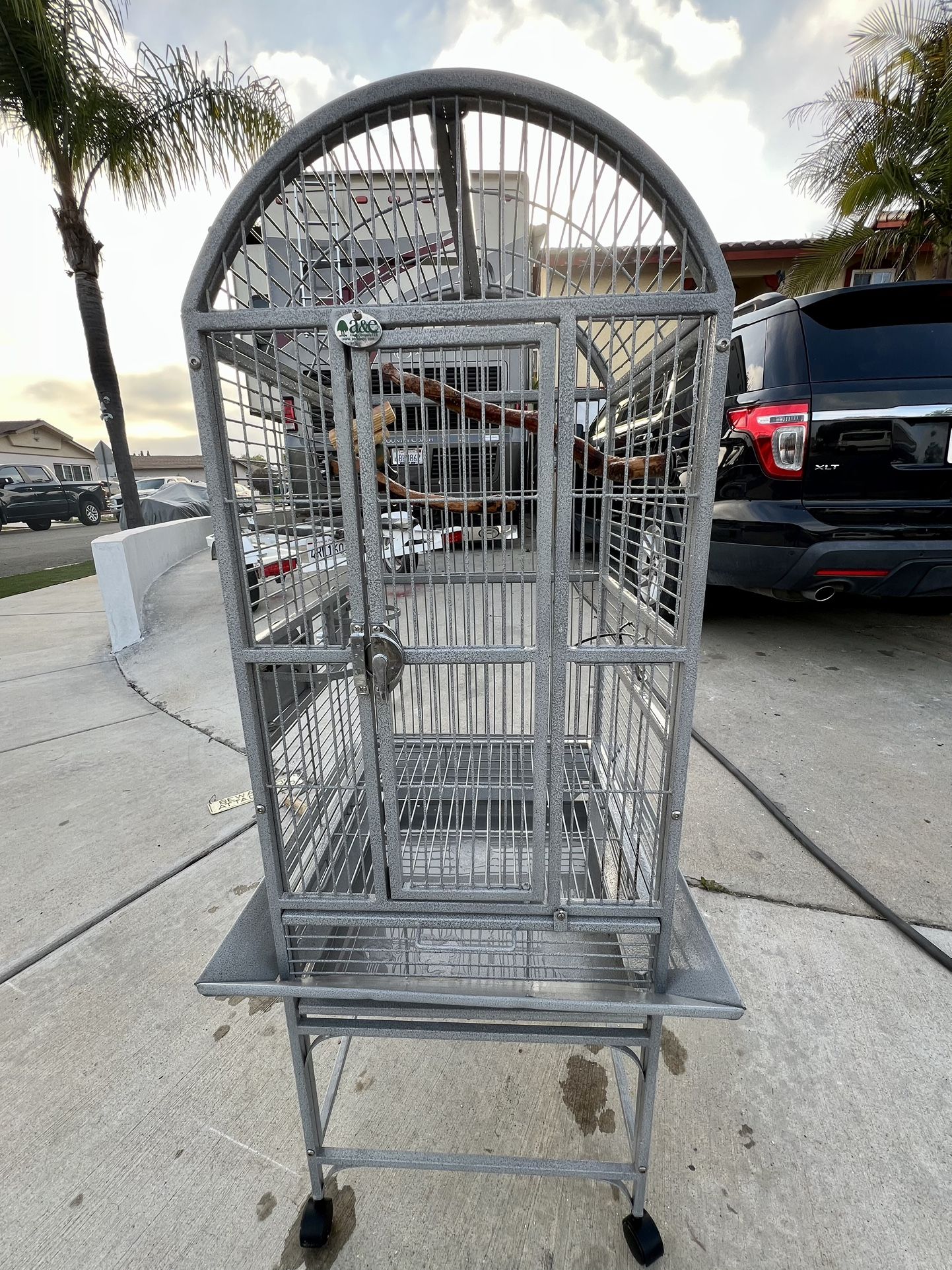 LARGE BIRD CAGE EXCELLENT CONDITION