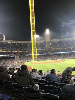 2 Padres Vs Mets Tickets Field Level - Sec 127 , R 38 
