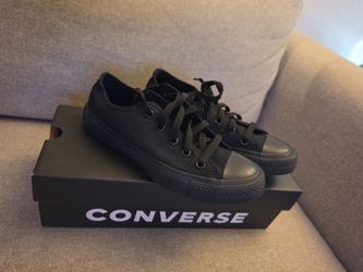 Brand new low converse size 5.5 woman