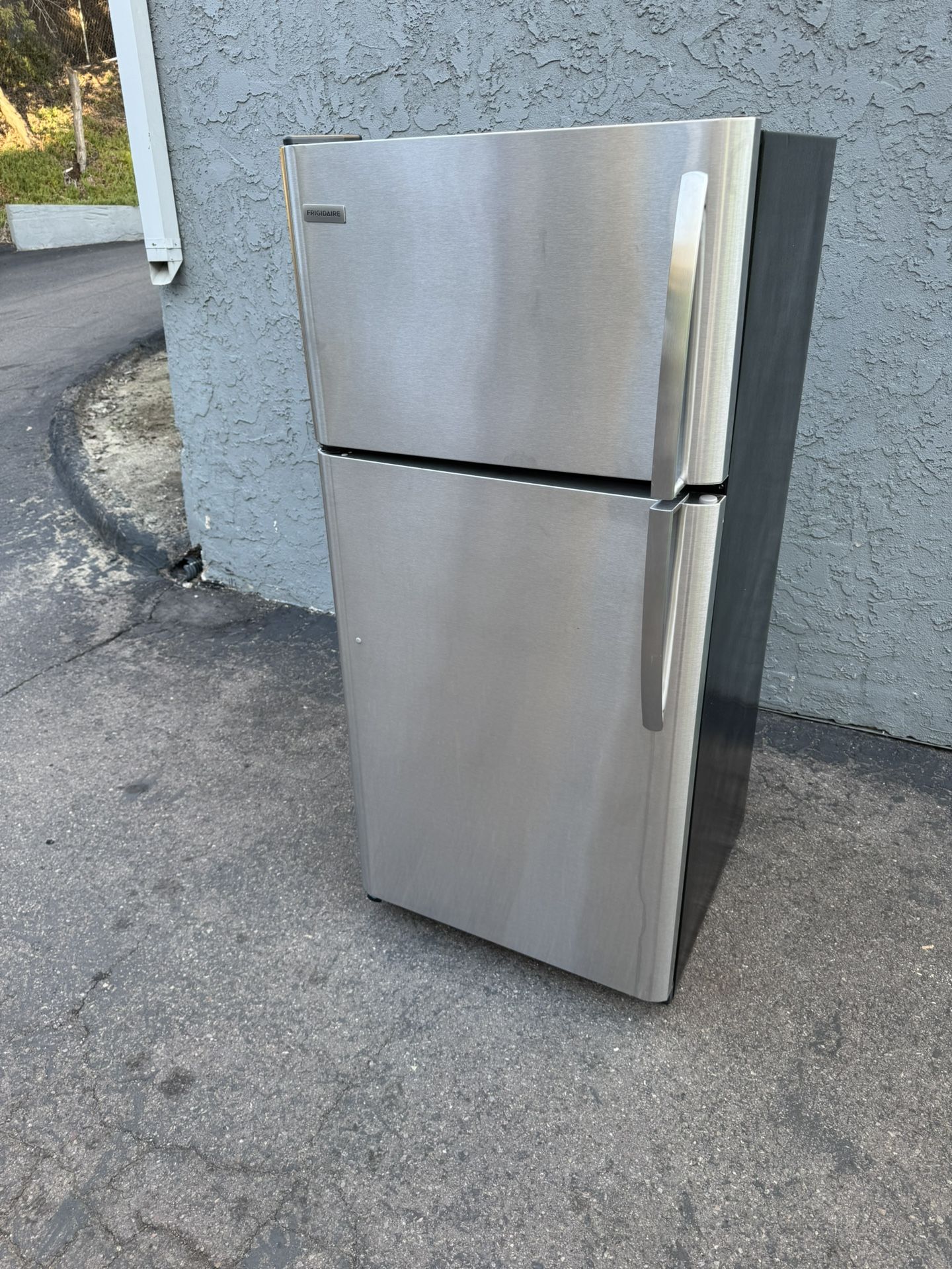 Frigidaire Fridge Refrigerator With Freezer In Stainless Steel Free Local Delivery/30 Day Warranty