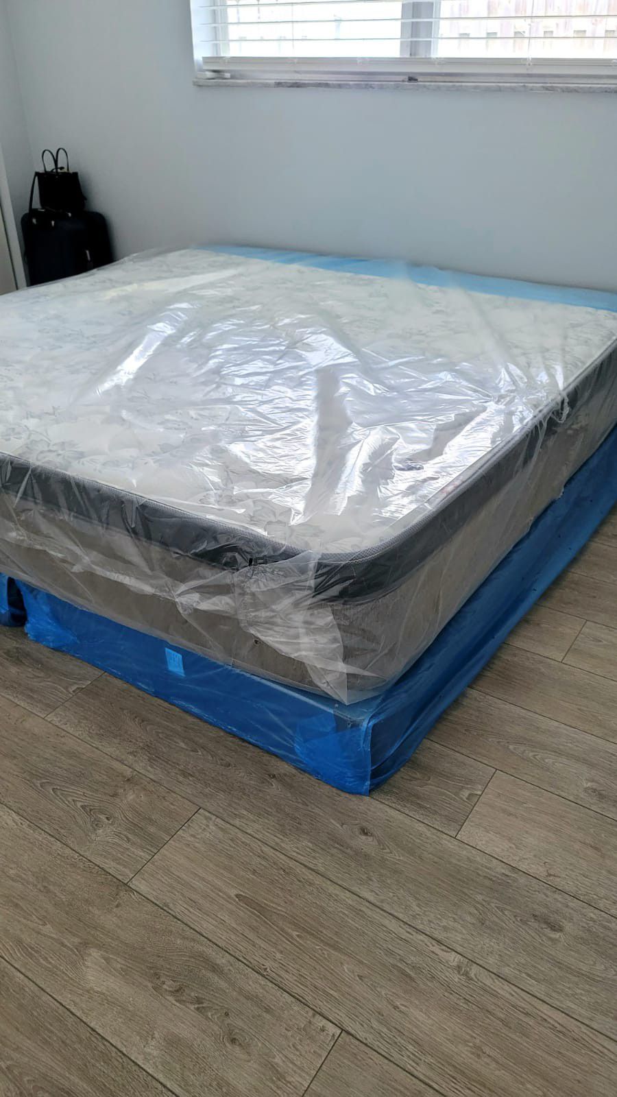 NEW KING PLUSH PILLOW TOP MATTRESS. Bed frame is not available. Take it home same day 👍