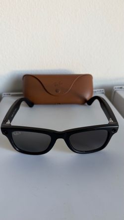 Ray-Ban Meta Smart Glasses with Case