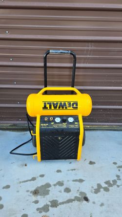Dewalt 4.5g Portable Electric Air Compressor