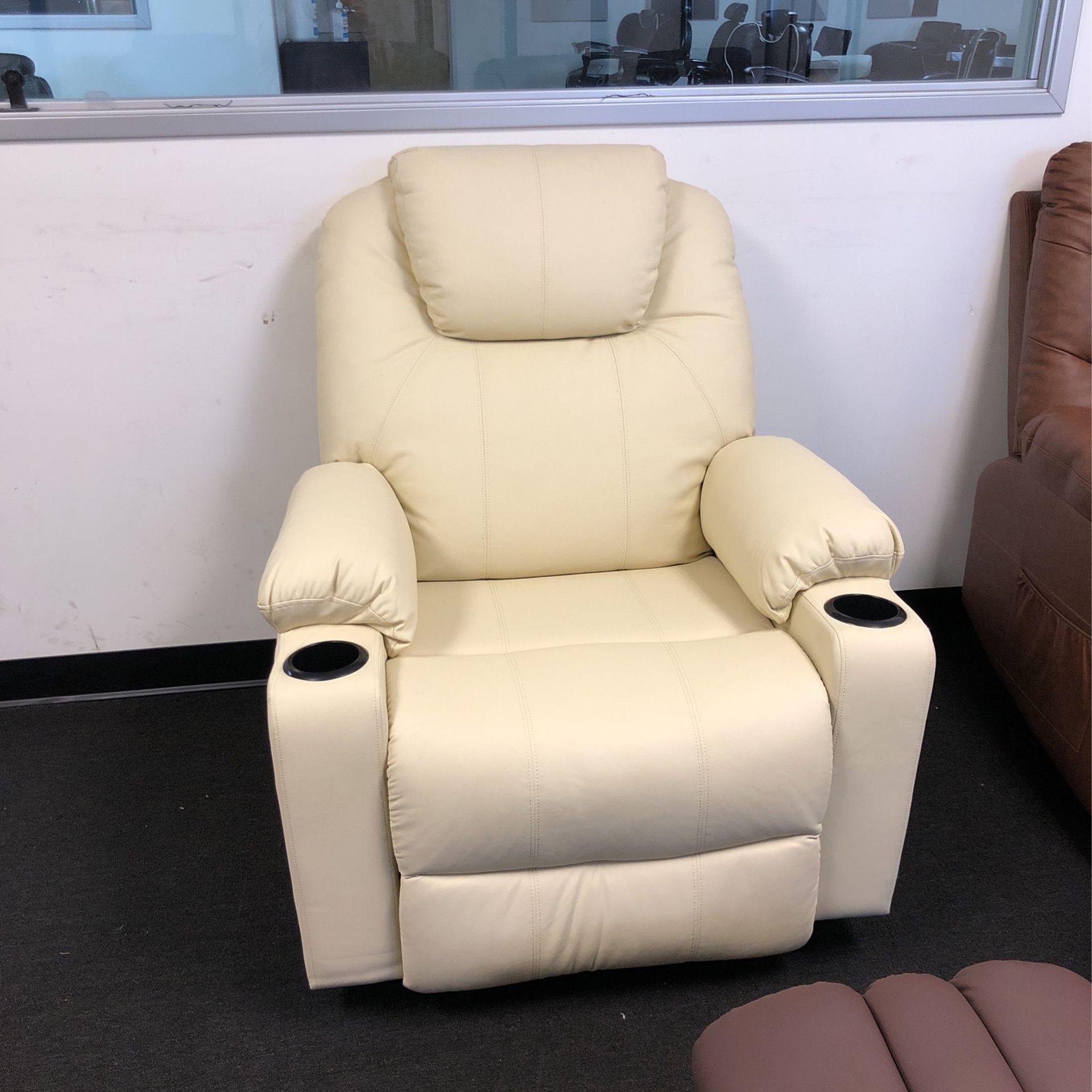 Mcombo Recliner 