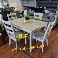 👑 Dining Set 5 Pcs, Light Gray Finish Wood, Padded Seat, New in the Box.