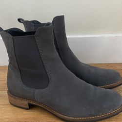 ECCO Chelsey Grey Suede Boots Sz 39/8.5 Worn Once 