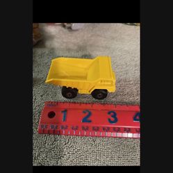 CA. MAISTO YELLOW QUARRY DUMP TRUCK