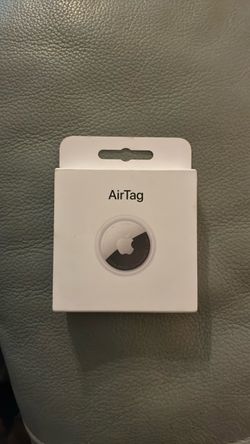 Apple AirTag in Box