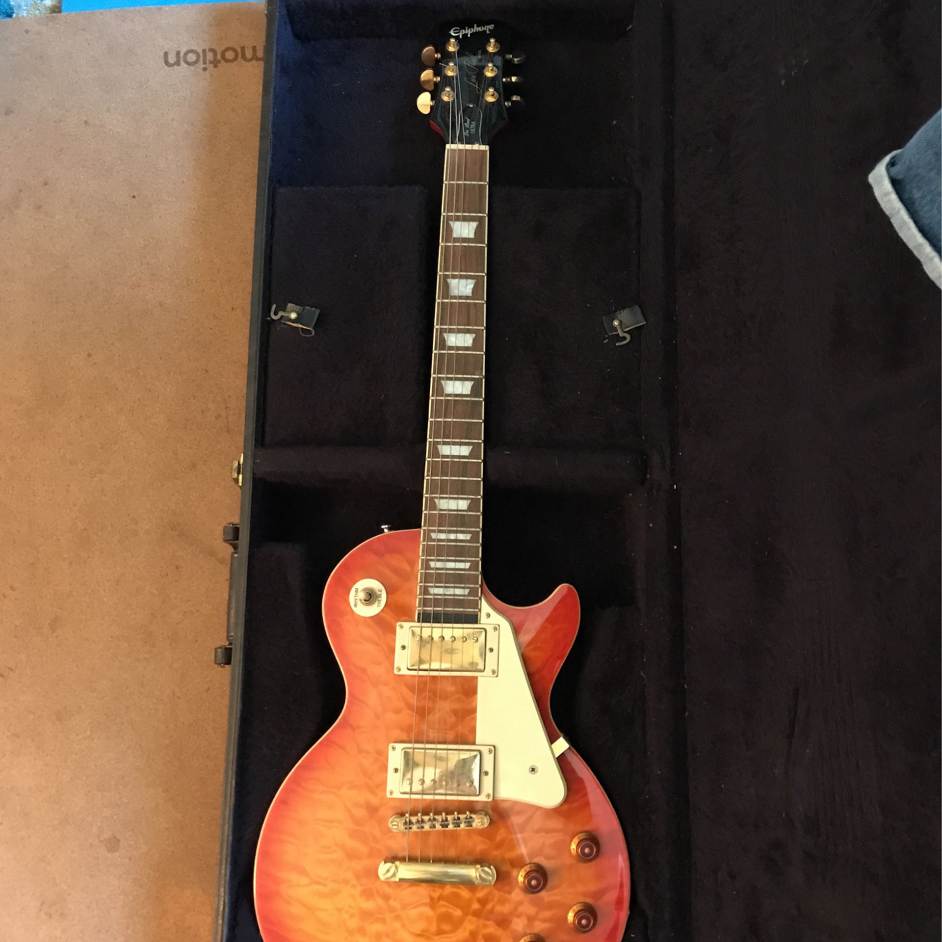 Electric guitar- Epiphone Les Paul Ultra W/ Shadow Nanomag Pickup And Hard Case