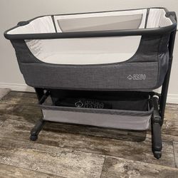 KoolerThings Baby Bassinet, Bedside Sleeper for Baby, Easy Folding Portable Crib with Storage Basket for Newborn, Bedside Bassinet, Comfy Mattress/Tra