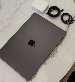 Apple MacBook Pro 16” M3 Max 64GB RAM 2TB SSD Space Black 2023 + Charger