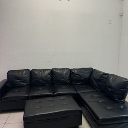 LEATHER SECTIONAL w OTTOMAN (MUST BUY TODAY)