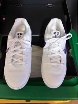 Kobes shoes size 8