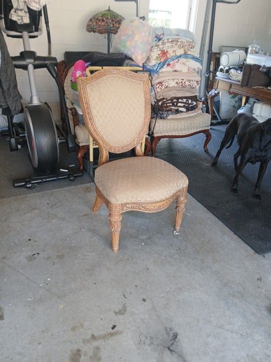 Set Of Four Dineing Chairs