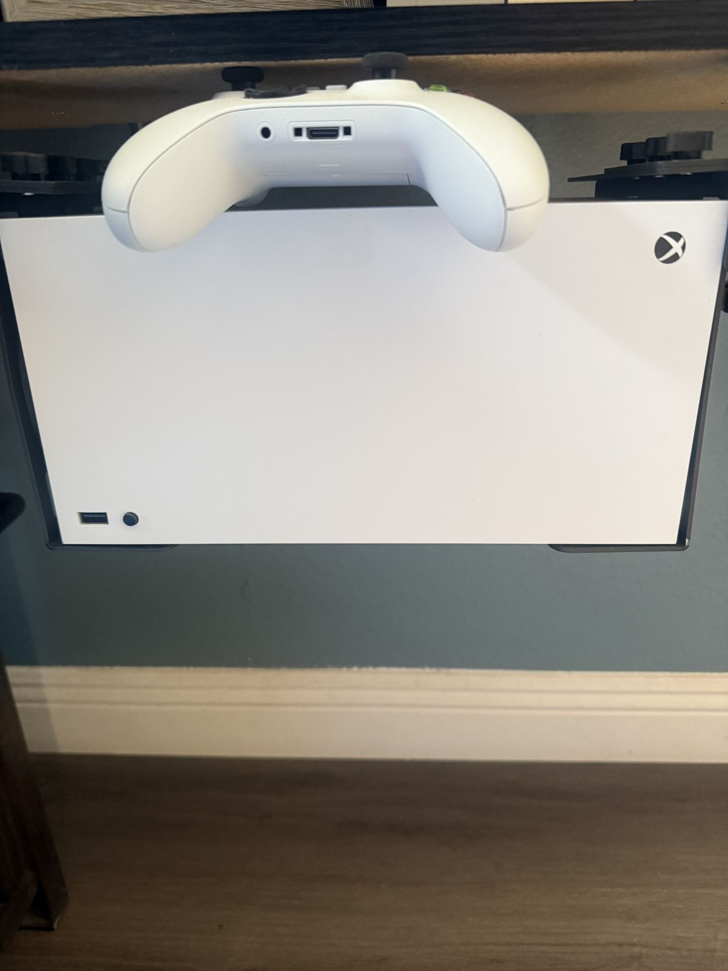 Xbox Series X W/ 1 controller And Power Cord