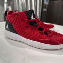  Excellent Sz  1.5 Jordans !!!