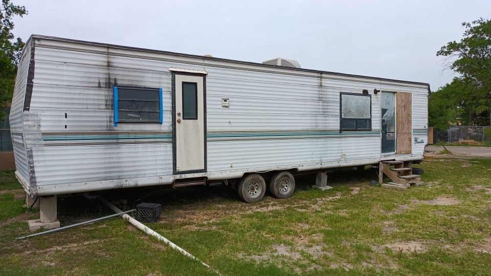 Mobile Home  (As Is)  Has Title 