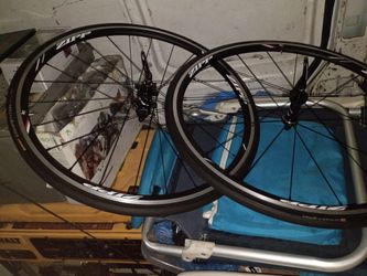 Bike rines de Carrera no de que tamaño  la llanta es 700c no son gratis